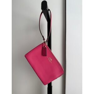 Coach Corner Zip Wristlet – Fuchsia Pink Crossgrain Leather